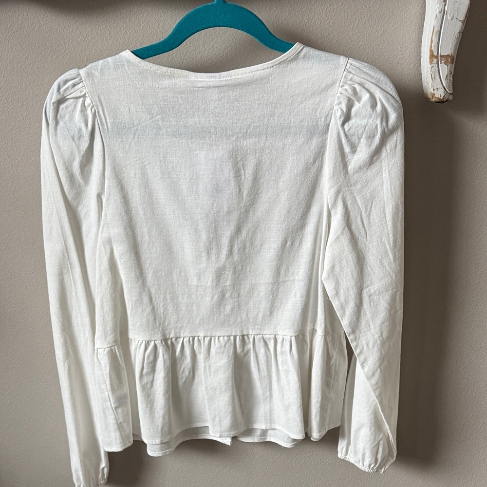 NWT Chic White Tie-Front Blouse - Picture 3 of 4